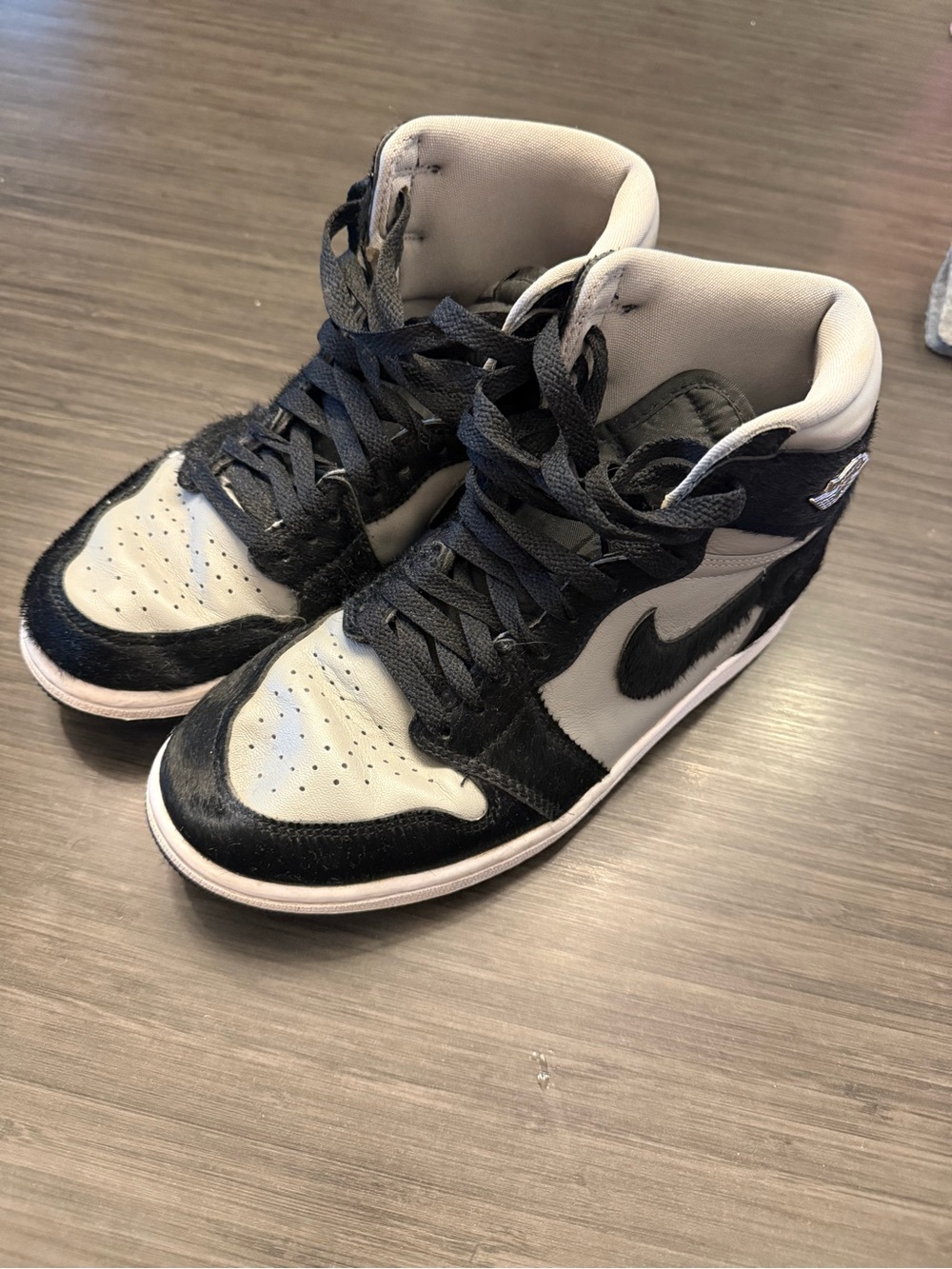 Nike air 1 retro 1 pony hair black and grey women’s high top sneaker. EU 39